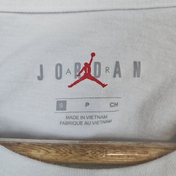 Nike Air Jordan Kids Size S Tee T-Shirt Wings Basketball Logo Upside Down Swoosh - Picture 4 of 11